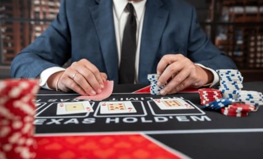 Antarmuka utama platform maxwin menampilkan menu sportsbook, kasino live dealer, dan permainan slot